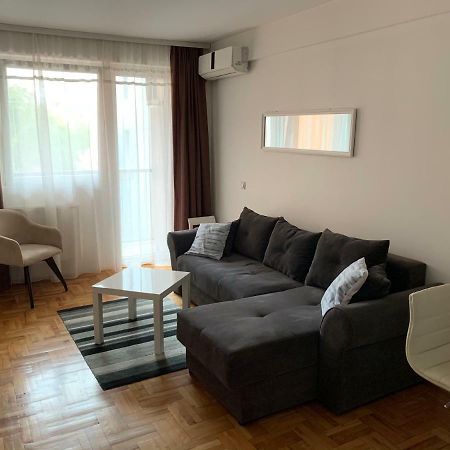 Trident Apartments Ni Buitenkant foto
